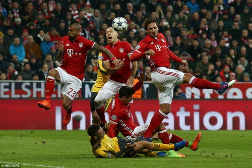 Arsenal đại bại, Bayern Munich đặt chân vào tứ kết
