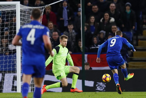 Jamie Vardy ghi bàn mở tỉ số