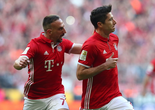 Lewandowski lập cú đúp, Dortmund trắng tay trước Bayern Munich