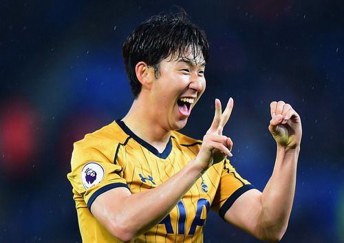 Son Heung-min rạng rỡ trên sân tập sau "học kỳ quân đội"