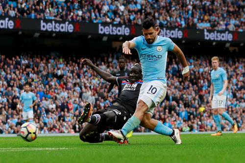 Man City đè bẹp Palace, Lukaku lấy 3 điểm cho Man United