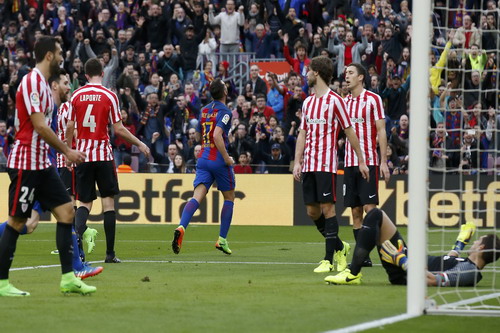 Pablo Alcacer ghi b&agrave;n mở tỉ số sớm cho Barcelona