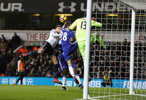 Hai bàn thắng bằng đầu ấn tượng của Dele Alli hạ gục Chelsea