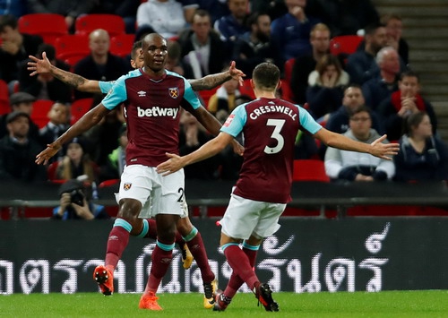 Thua thảm trận derby, Tottenham văng khỏi League Cup