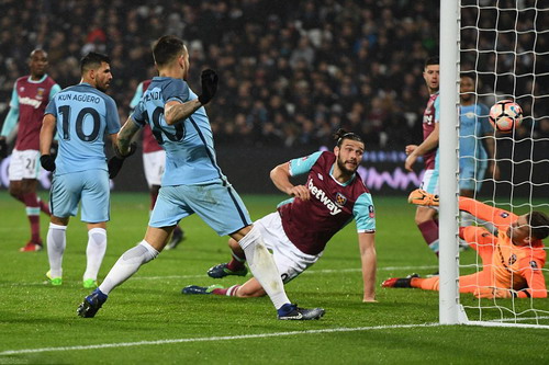 Sergio Aguero ghi bàn...