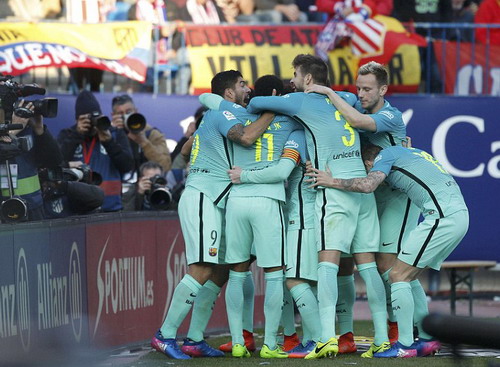 Messi giúp Barcelona đánh bại Atletico