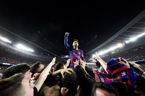 Messi tri ân tác giả bức ảnh đẹp trận thắng PSG
