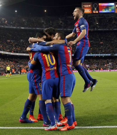 Tấm v&eacute; chung kết qu&aacute; nhọc nhằn với Barcelona