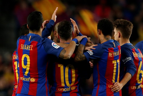 Hình ảnh chiến thắng quen thuộc của Barcelona