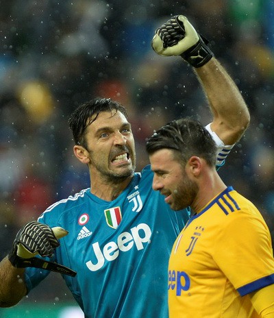 Tuyển &Yacute; chia tay huyền thoại Buffon - Ảnh 6.