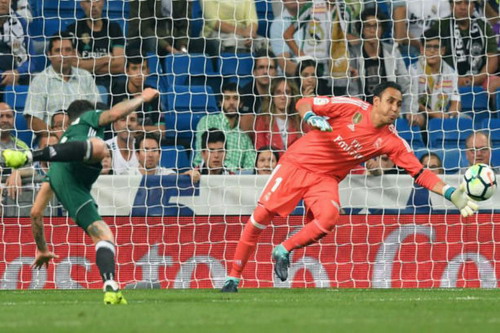 Dị nh&acirc;n Ronaldo t&aacute;i xuất, Real Madrid thua trắng Betis - Ảnh 4.