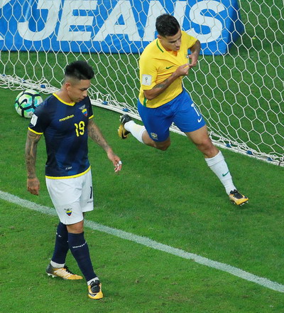 Coutinho t&aacute;i xuất ấn tượng, Brazil l&ecirc;n ng&ocirc;i số 1 Nam Mỹ - Ảnh 2.