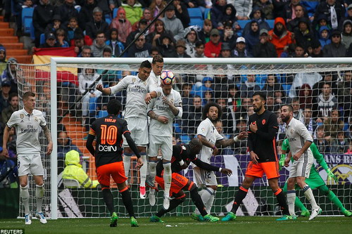 Dani Parejo gỡ hòa cho Valencia