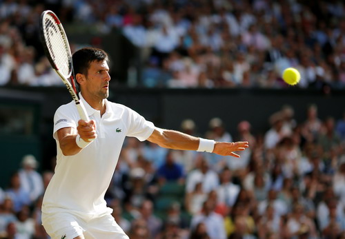 Djokovic lạnh l&ugrave;ng tho&aacute;t hiểm, Federer chờ đối đầu tiểu Federer - Ảnh 3.