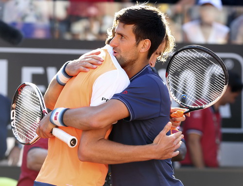 Trượt dài phong độ, Djokovic bái sư Agassi - Ảnh 1.