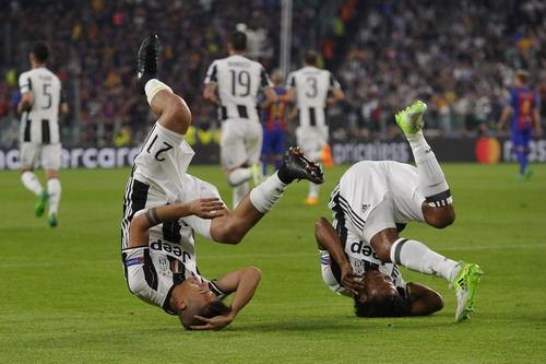Dybala v&agrave; Cuadrado sau b&agrave;n mở tỉ số v&agrave;o lưới Barcelona