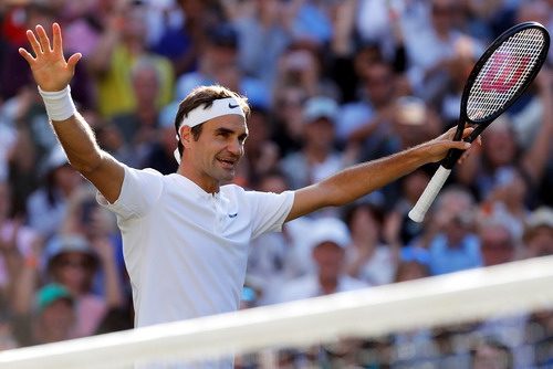 Sốc với nguy&ecirc;n nh&acirc;n Djokovic bỏ cuộc ở tứ kết Wimbledon - Ảnh 8.