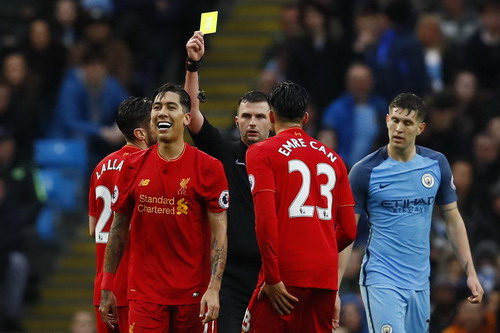 Firmino vô địch… nhận thẻ vì cởi áo ăn mừng