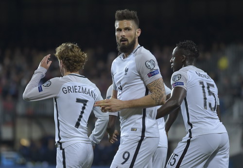 Giroud v&agrave; Griezmann lập c&ocirc;ng cho tuyển Ph&aacute;p