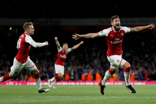 Rượt đuổi tỉ số, Arsenal thắng trận khai mạc Ngoại hạng Anh