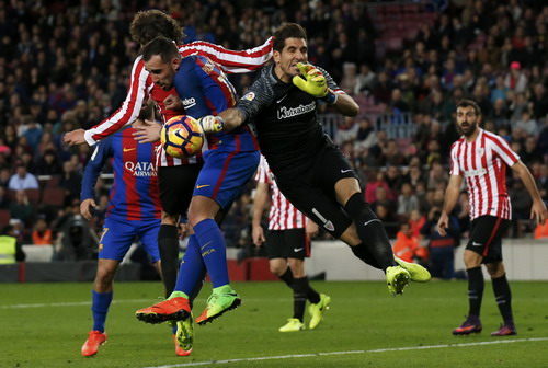 Thủ m&ocirc;n Iraizoz của Bilbao vất vả trước c&aacute;c ch&acirc;n s&uacute;t chủ nh&agrave;