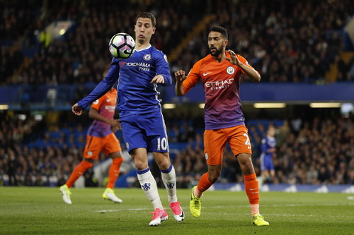 Eden Hazard lập c&uacute; đ&uacute;p, Chelsea gi&agrave;nh 3 điểm ở Stamford Bridge