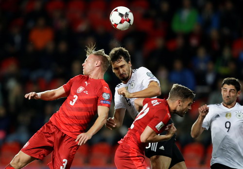 Anh, Đức nhọc nhằn sân khách, vé World Cup vẫn phải chờ - Ảnh 8.
