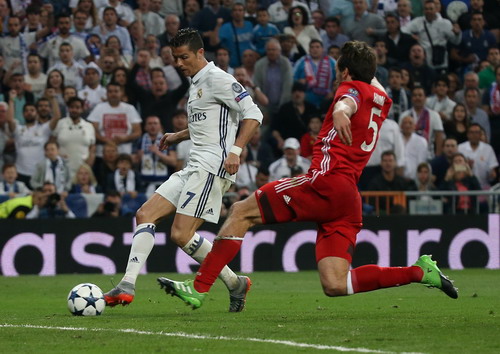 Ronaldo lập hat-trick, Real ngược dòng loại Bayern Munich