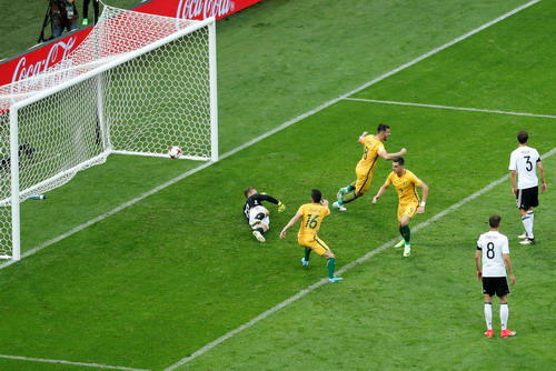 Mưa bàn thắng ở Sochi, xe tăng Đức hạ gục Socceroos - Ảnh 8.