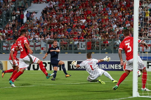 Anh, Đức nhọc nhằn sân khách, vé World Cup vẫn phải chờ - Ảnh 2.