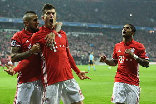 Lewandowski chuộc lỗi khi với pha lập công phút 53