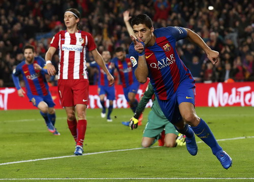 Suarez: Mong manh vị thế người hùng và tội đồ