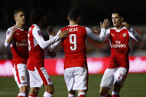 Thắng "hạt tiêu" Sutton, Arsenal vào tứ kết FA Cup