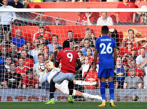 Nhấn chìm Leicester, Man United lập hat-trick chiến thắng - Ảnh 3.