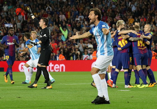 Trọng tài tặng 3 điểm, Barcelona tăng tốc dẫn đầu La Liga - Ảnh 3.