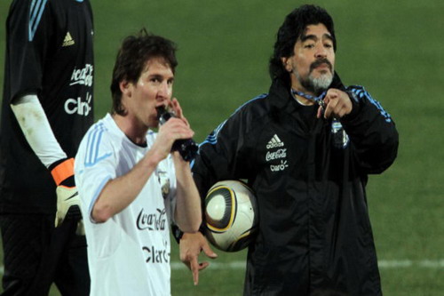 Maradona “bỏ nhỏ” sếp FIFA, giúp Messi kháng án