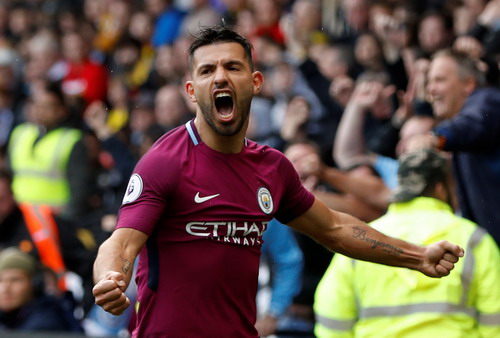Aguero thăng hoa, Man City vững ngôi đầu