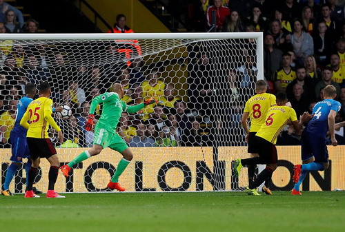 &Aacute;c mộng ph&uacute;t b&ugrave; giờ, Arsenal &ocirc;m hận trận derby - Ảnh 3.
