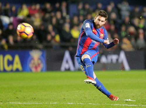 Chia điểm ở El Madrigal, Barcelona mất ngôi nhì bảng