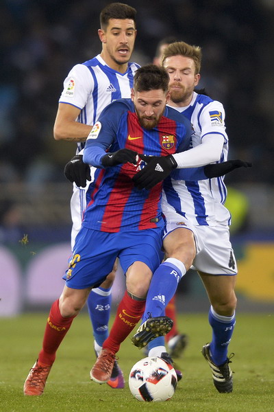 Messi lỡ cơ hội c&oacute; b&agrave;n thắng thứ 5 li&ecirc;n tiếp từ đ&aacute; phạt