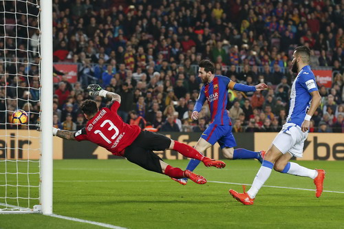 Messi mở tỉ số ở ph&uacute;t thứ 4