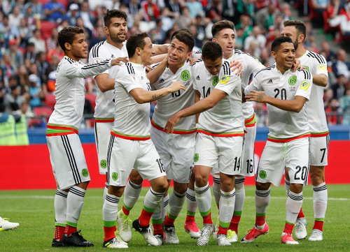 Ngược dòng loại chủ nhà Confed Cup, Mexico vào bán kết