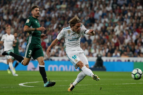 Dị nh&acirc;n Ronaldo t&aacute;i xuất, Real Madrid thua trắng Betis - Ảnh 3.