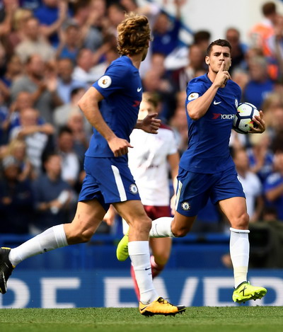 Nhận 2 thẻ đỏ, nh&agrave; v&ocirc; địch Chelsea thua thảm s&acirc;n nh&agrave; - Ảnh 4.