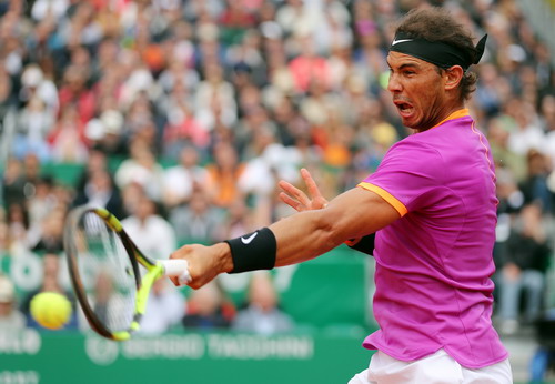 Nadal tiến sát kỷ lục, Sharapova thẳng tiến