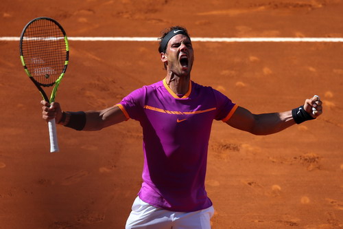 Hạ bệ Djokovic, Nadal tiến s&aacute;t ng&ocirc;i vương Madrid Open - Ảnh 4.