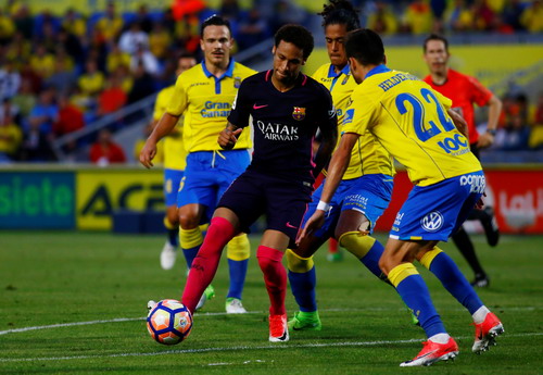 Real lập mưu hạ Sevilla, Neymar một tay đ&aacute;nh bại Las Palmas - Ảnh 7.