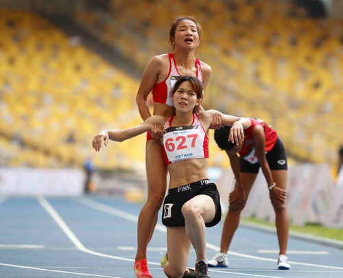 SEA Games ng&agrave;y 25-8: K&igrave;nh ngư 15 tuổi Kim Sơn tạo 2 c&uacute; sốc - Ảnh 13.