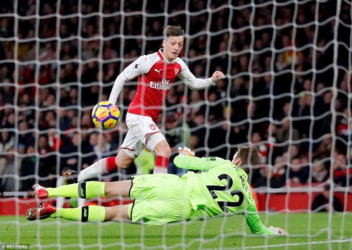 Ngược dòng điên rồ, Arsenal chia điểm Liverpool ở Emirates