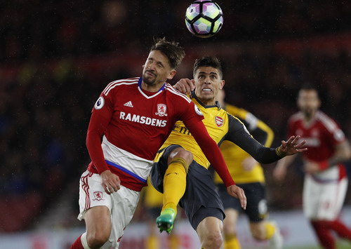 Thoát hiểm ở Riverside, Arsenal trở lại top 6